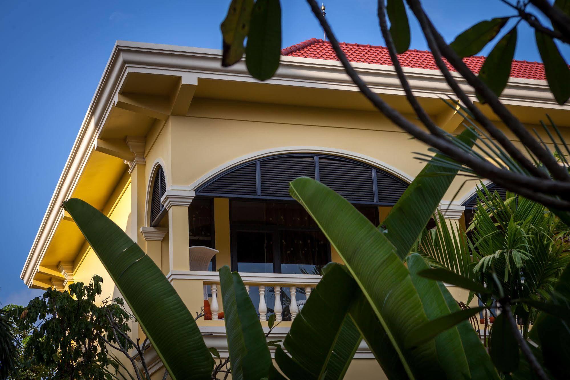 Marirath Boutique Hotel Siem Reap Bagian luar foto